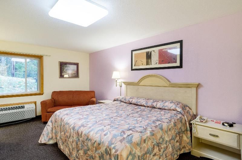 Red Roof Inn Sutton - photo 13