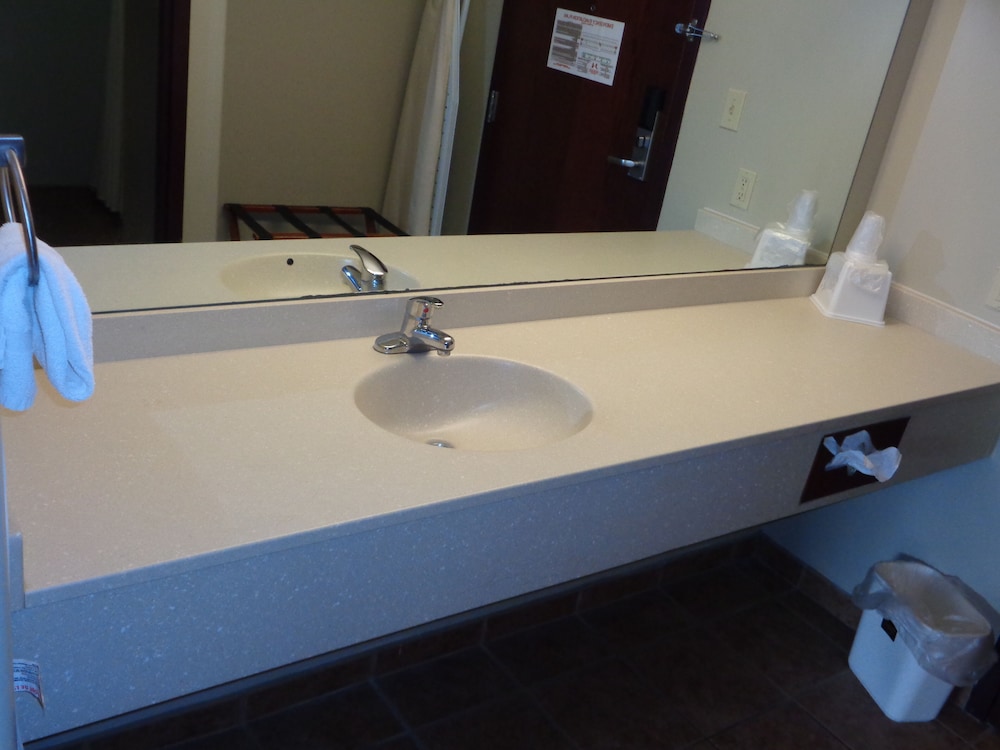 Fairgrounds Inn - photo 25