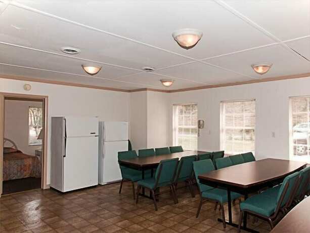Lakeside Resort Lakeside Cabins - photo 14