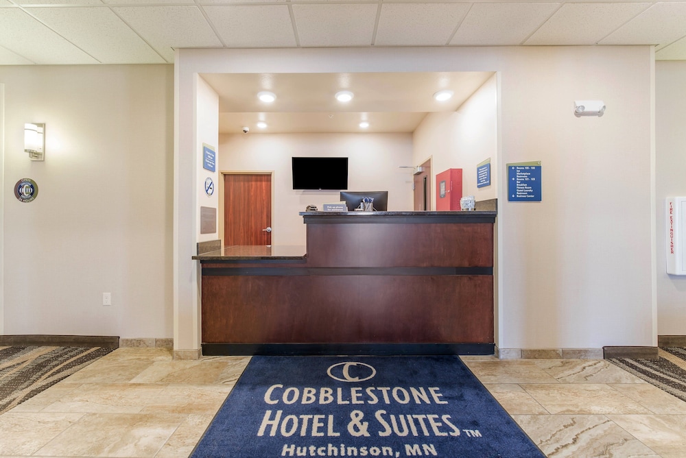 Cobblestone Hotel & Suites Hutchinson - photo 3