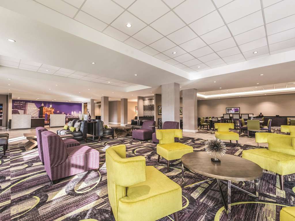 La Quinta Inn & Suites by Wyndham Cincinnati Sharonville - photo 52