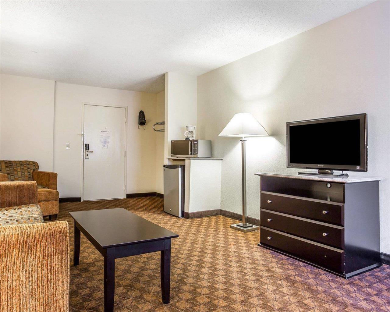 Quality Inn & Suites Coliseum - photo 23