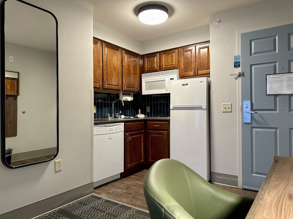 Staybridge Suites Milwaukee West Oconomowoc by IHG - photo 39