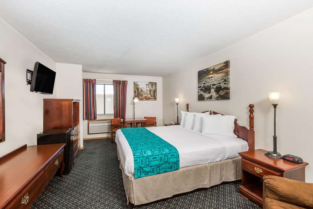 Howard Johnson by Wyndham Wichita Airport - photo 9