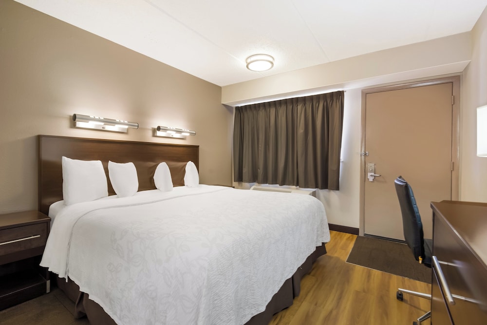 Red Roof Inn PLUS Nashville Airport - photo 5