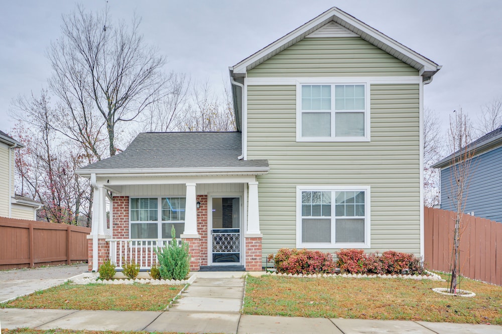 4 Mi To Hpu Pet Friendly Home W Yard 19616756 — High Point