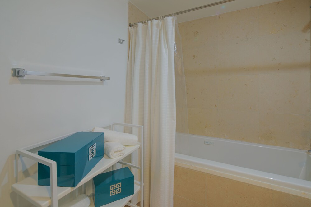 Icon Brickell Downtown W Miami Suites - photo 16