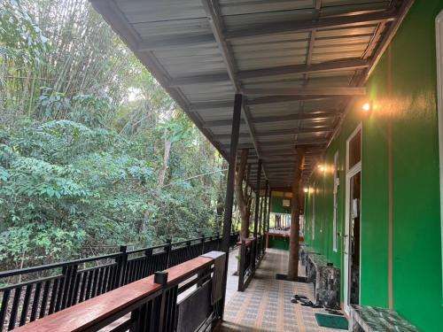 Khaosok Jungle Hostel Branch 2 — 4-Star Luxury Hotel in Phanom, Thailand