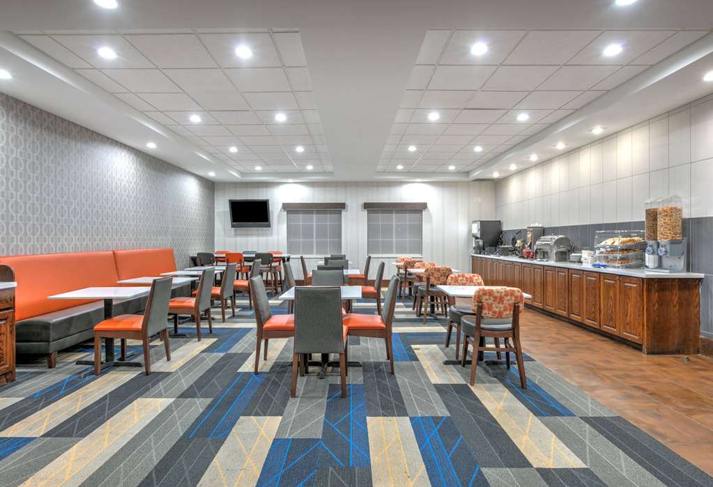 La Quinta Inn & Suites by Wyndham Fort Worth NE Mall - photo 30