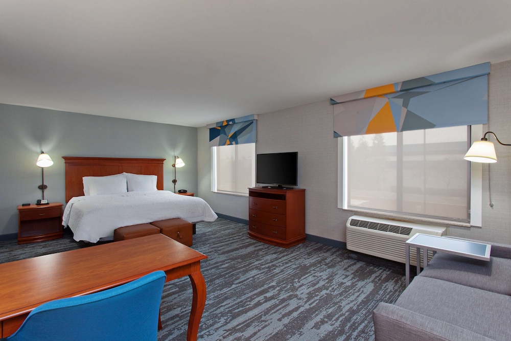 Hampton Inn & Suites Clovis Airport North - photo 13