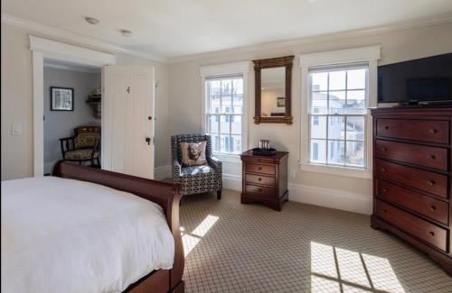 The Clarendon House - photo 31