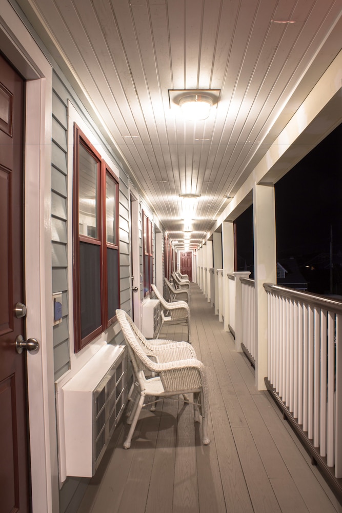 MV Surfside Hotel - photo 59