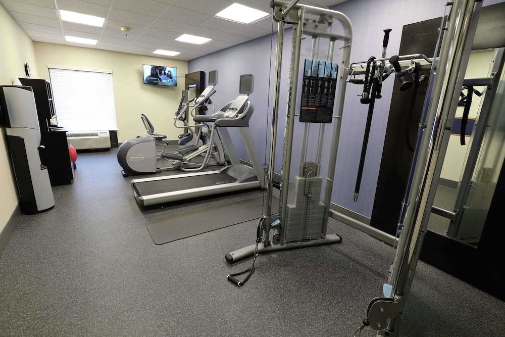 Hampton Inn Dyersburg - photo 25