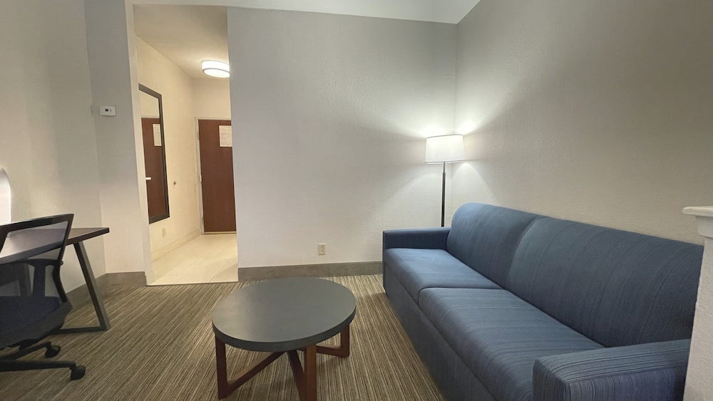 Holiday Inn Express Hotel & Suites Decatur by IHG - photo 7