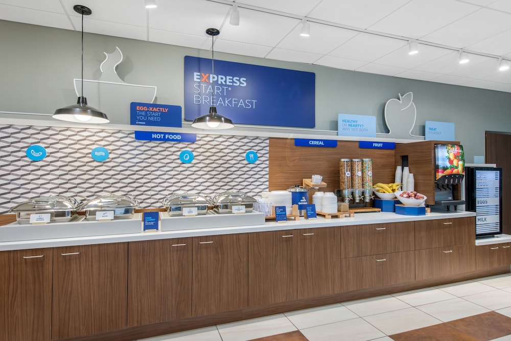 Holiday Inn Express & Suites Alachua Gainesville Area by IHG - photo 62