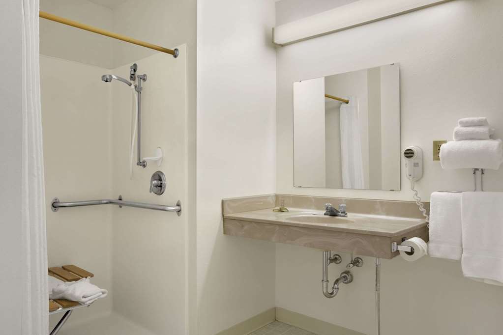 Super 8 by Wyndham Washington - photo 12