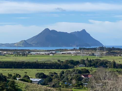 Moko Hiwi Escape Ruakākā Sea View Home — 4-Star Luxury Hotel in Ruakaka, New Zealand
