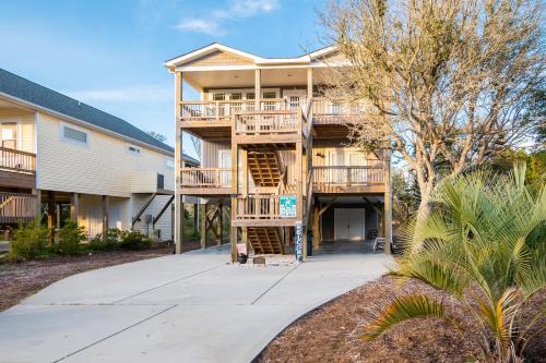 Beach 45 by Oak Island Accommodations - featured photo