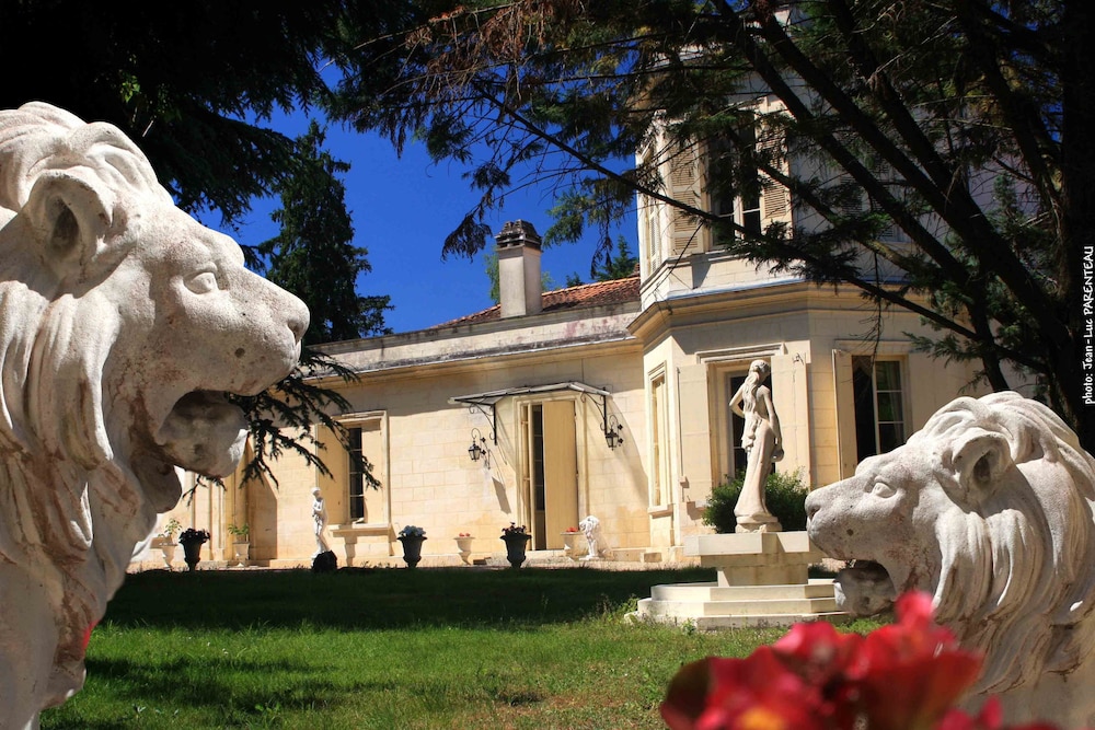 Château la Moune — 4-Star Luxury Hotel in Montussan, France