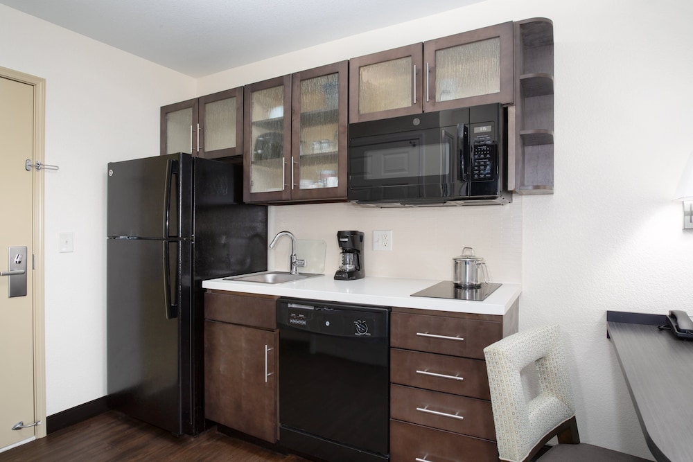 Candlewood Suites Cheyenne by IHG - photo 13