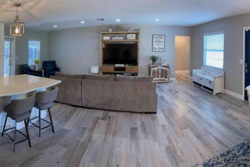 3 Bedroom 2 Bath With Hot Tub Game Room And Boat Slip — 4-Star Luxury Hotel in Crystal River, United States