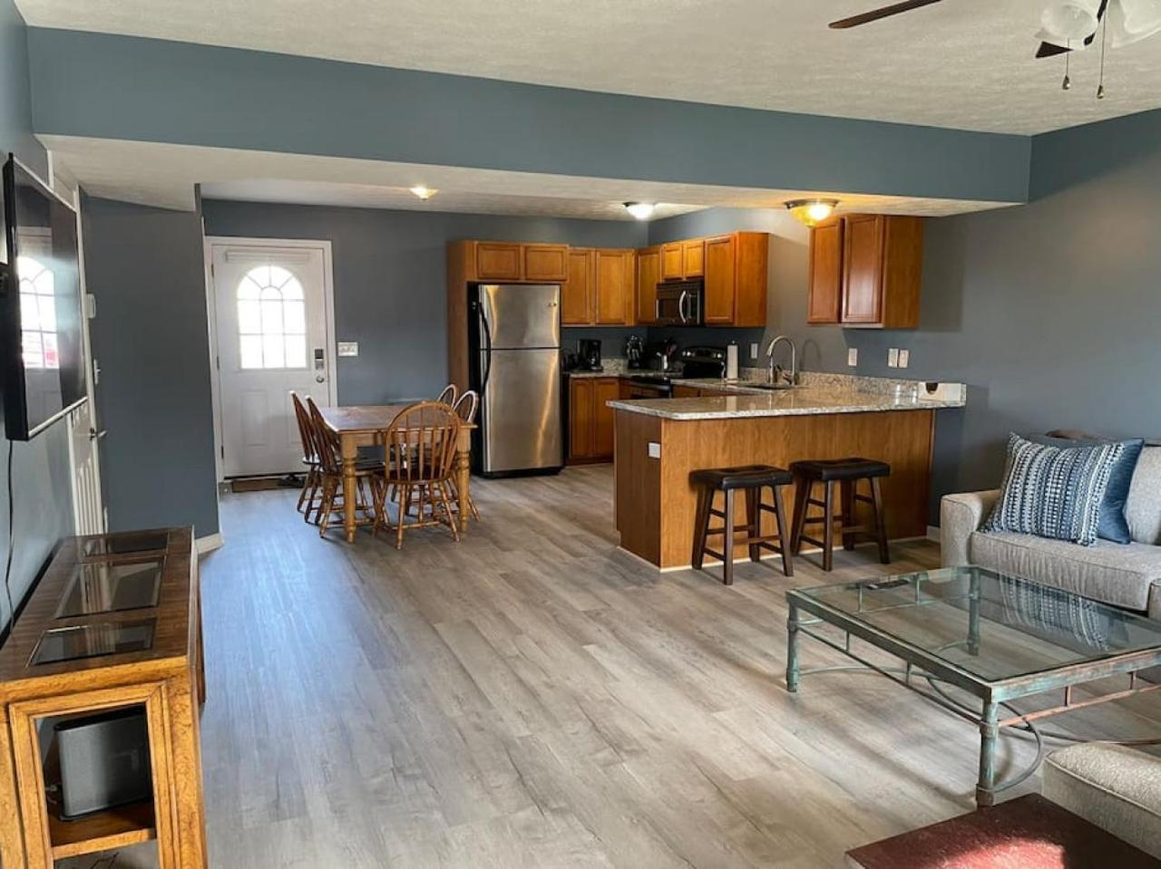 Luxury Townhome 1 Remodeled February 2021 in Bloomington, United States