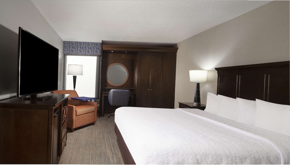 Hampton Inn Evansville - photo 10