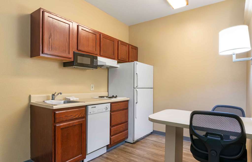 Extended Stay America Overland Park Metcalf - photo 11