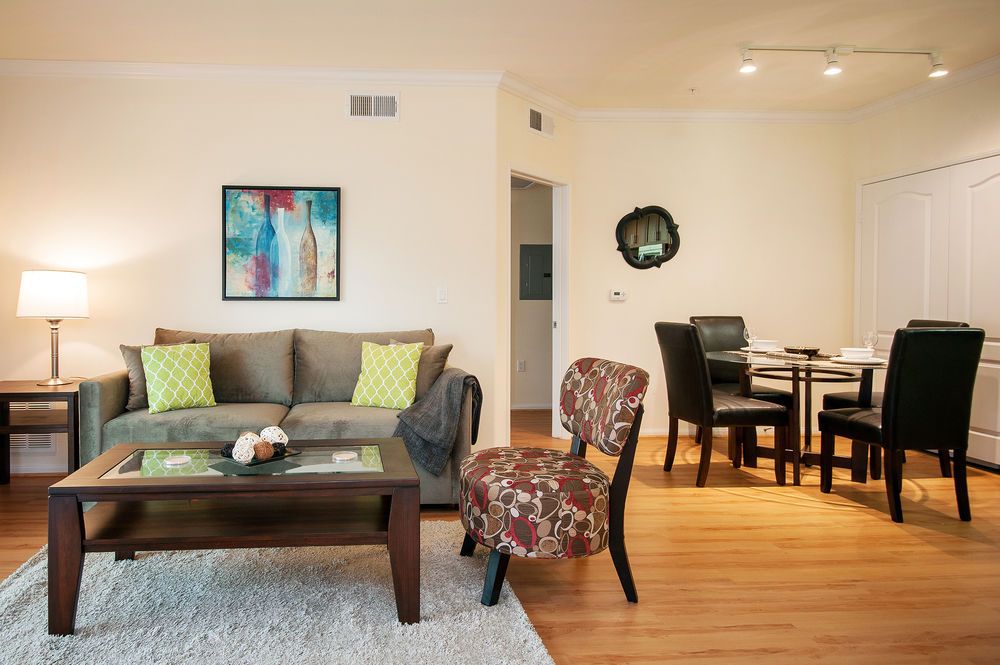 Sunshine Suites at 909 West Temple Street - photo 27