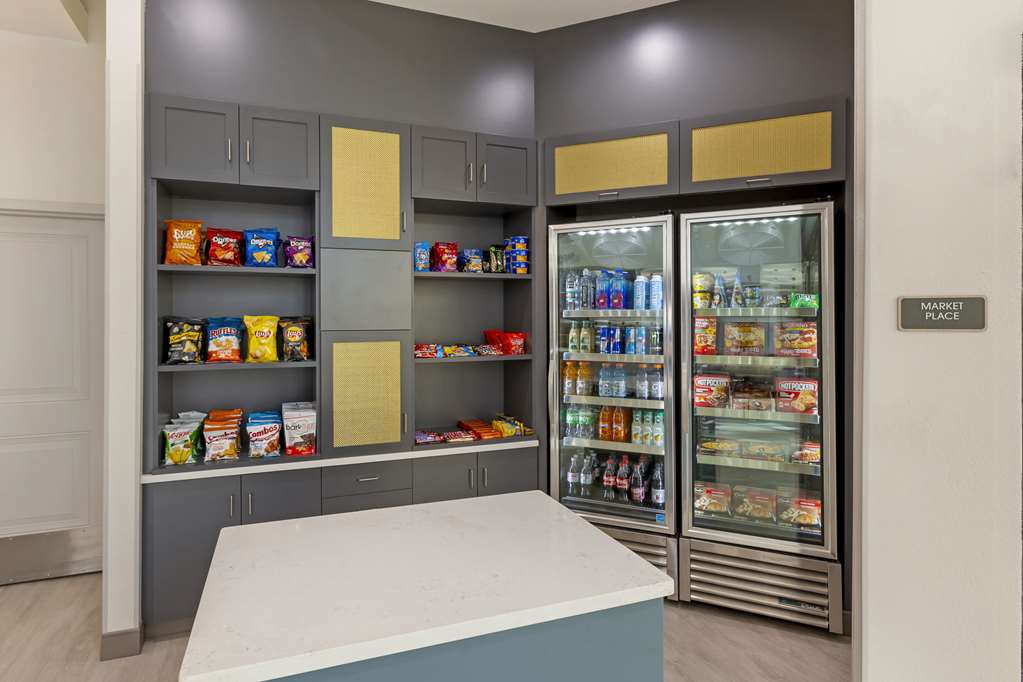 Comfort Inn & Suites Verona at Turning Stone Resort Casino - photo 43