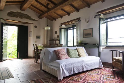 Agriturismo Attulaio — 4-Star Luxury Hotel in Vicchio, Italy