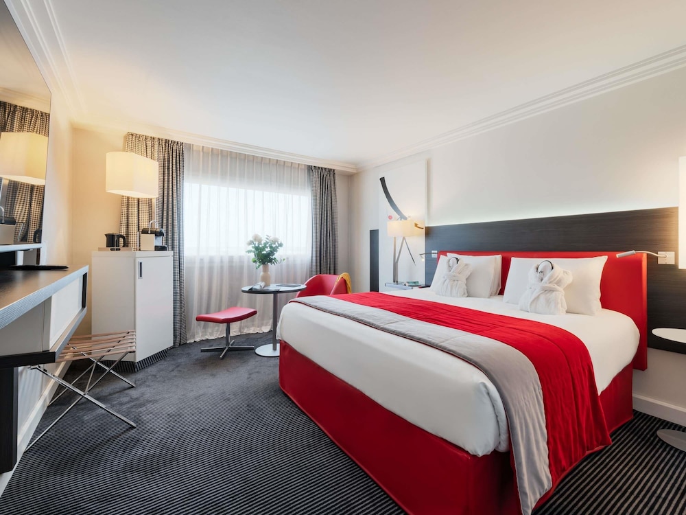 Mercure Paris CDG Airport & Convention — 4-Star Luxury Hotel in Roissy-En-Brie, France