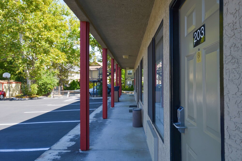 Atascadero Inn - photo 48