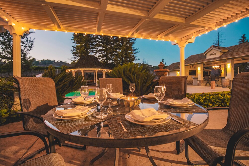 La Barrique by AvantStay Sleeps 22 14 Acre Estate Secluded in Wine Country - photo 45