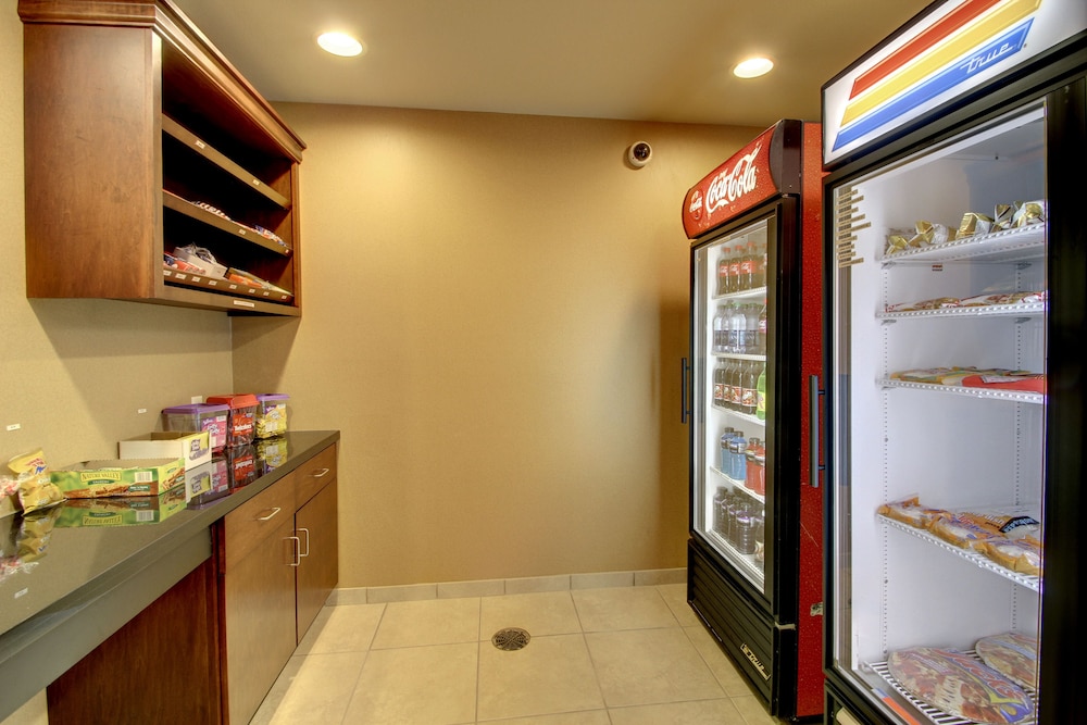 Cobblestone Inn & Suites Hartington - photo 34
