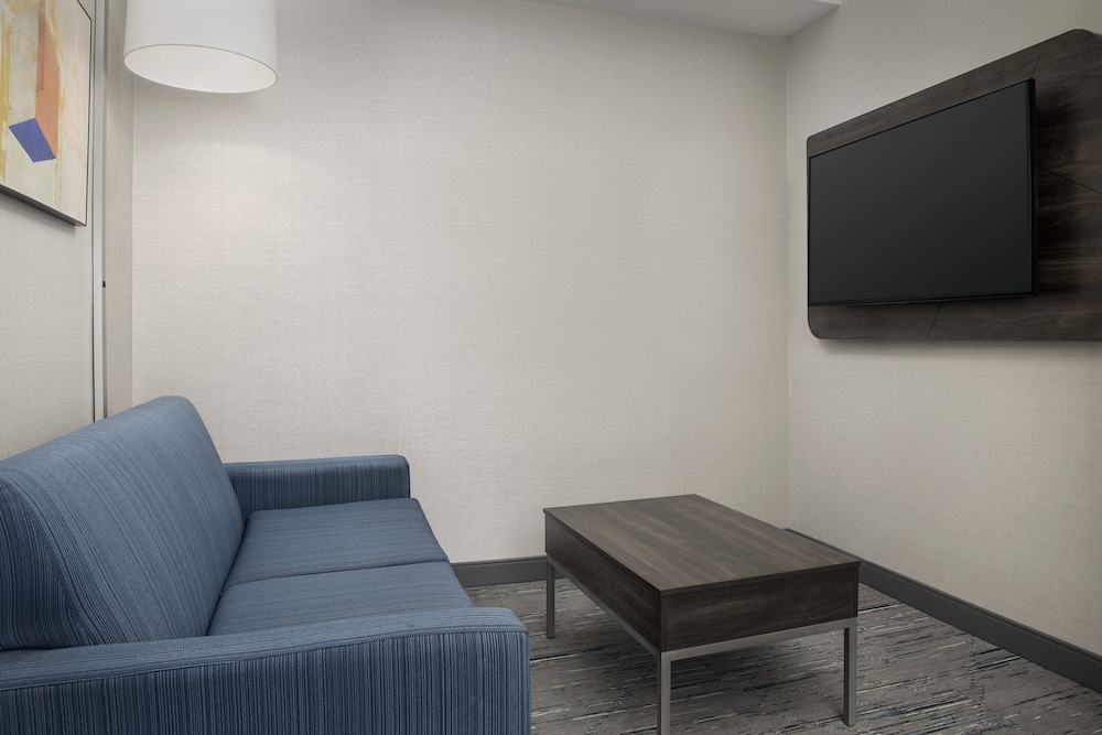 Holiday Inn Express & Suites Knoxville Clinton by IHG - photo 14