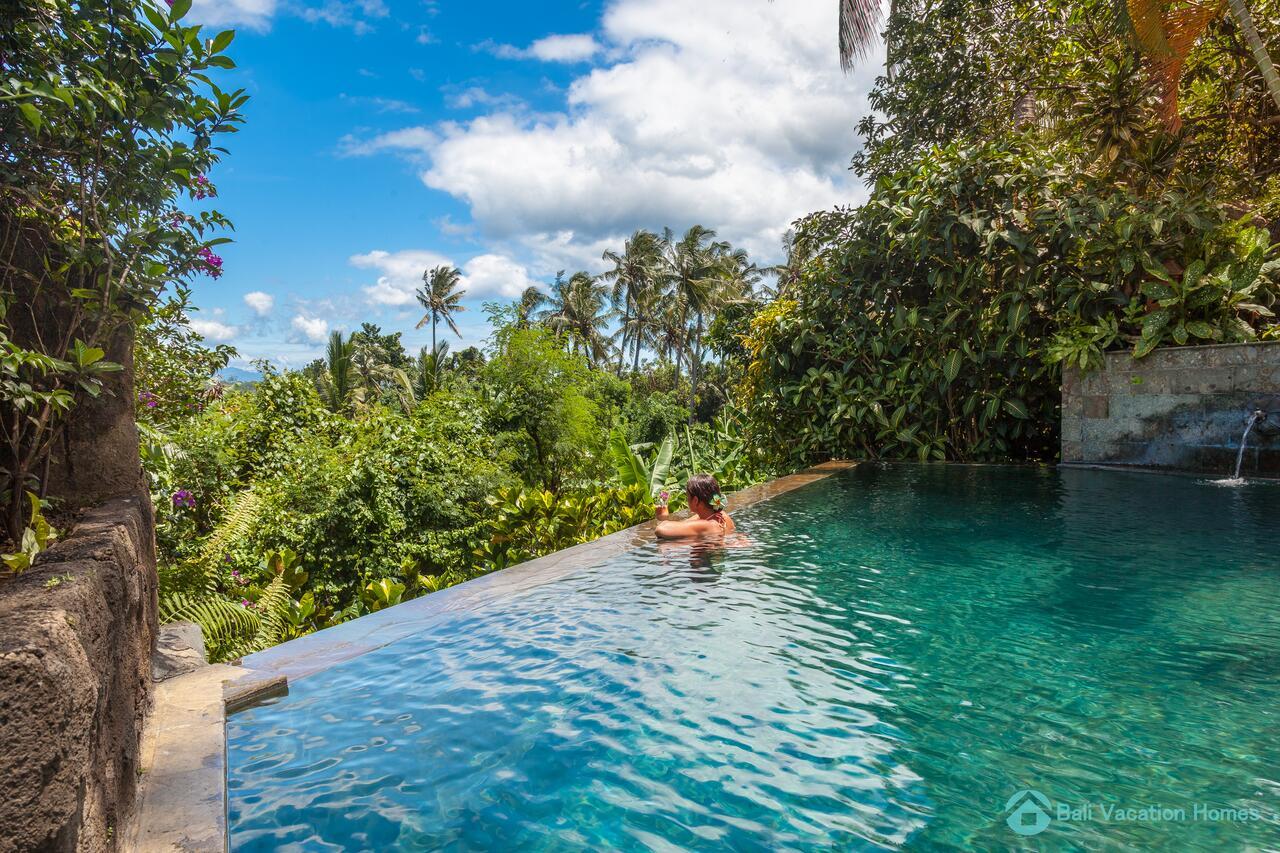 Treasure of Bali 3BR villa infinity pool staff — 4-Star Luxury Hotel in Seririt, Indonesia