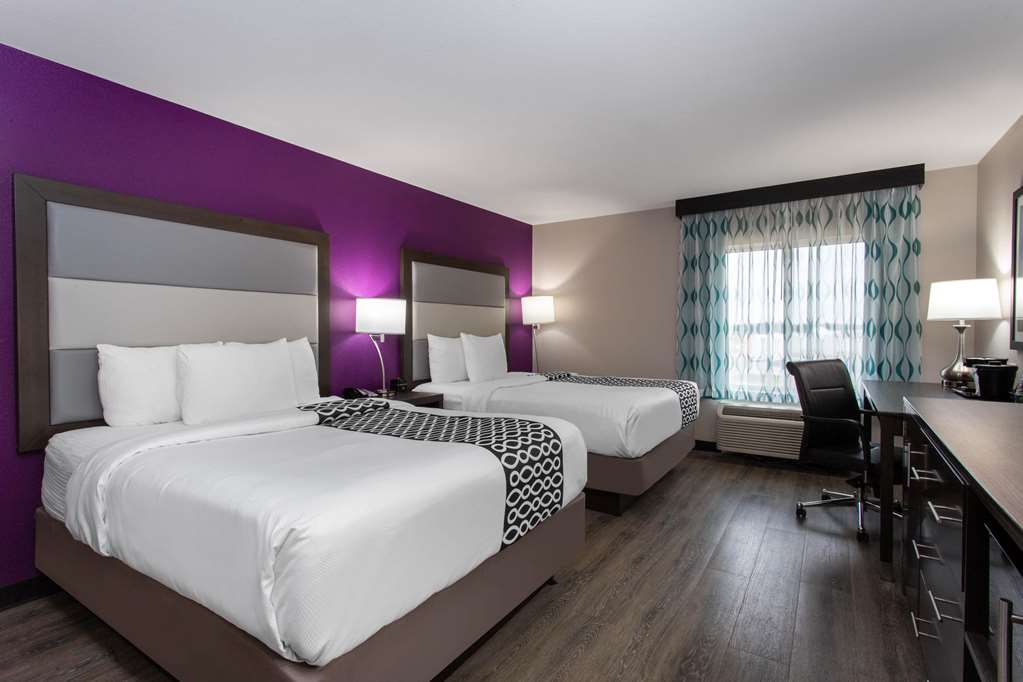 La Quinta Inn & Suites by Wyndham Effingham - photo 25