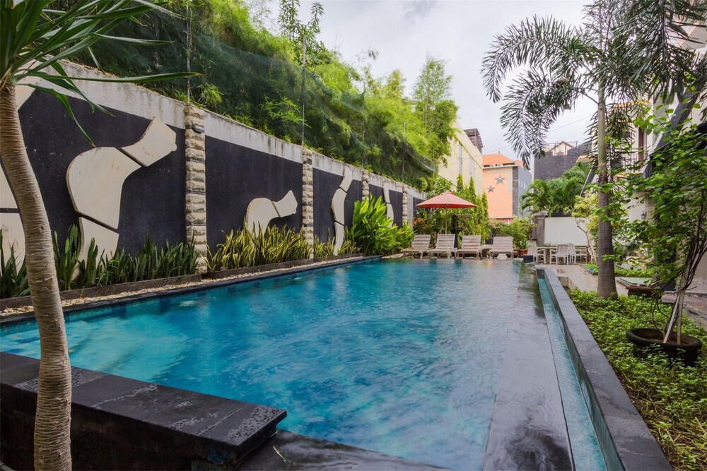 RedDoorz Plus @ Shri Lakshmi Seminyak in Legian, Indonesia