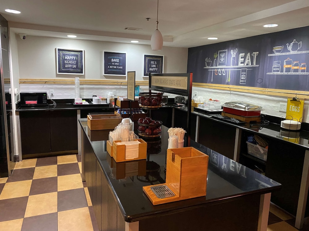 Hampton Inn Ft. Chiswell Max Meadows - photo 15
