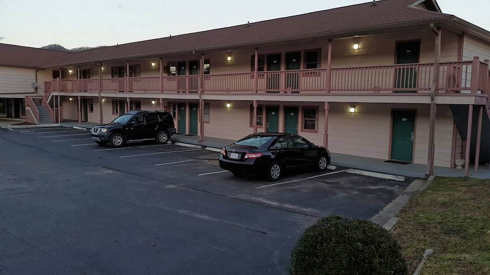 Mountain Valley Inn Dillard - photo 36