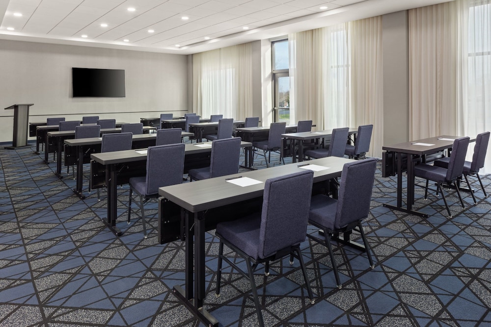 Courtyard by Marriott Bettendorf - photo 20