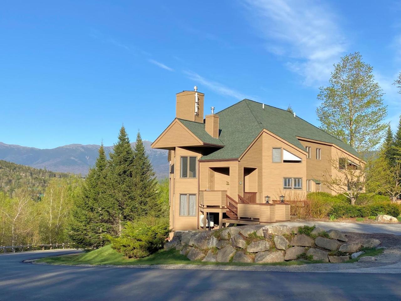 C1 Top Rated Ski In Ski Out Townhome Great views fireplaces fast wifi AC Short walk to slopes — hotel in Carroll