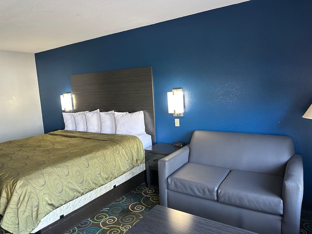 Clairmont Inn & Suites Warren - photo 25