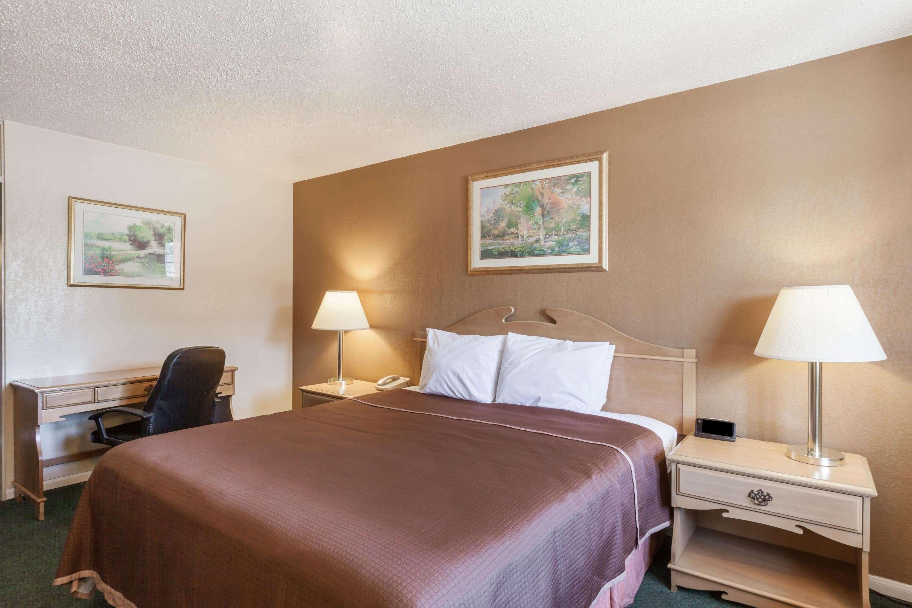 Howard Johnson By Wyndham Bakersfield - photo 8