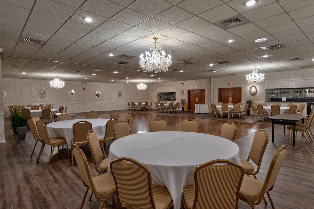 Ramada by Wyndham Vineland Millville Area - photo 24