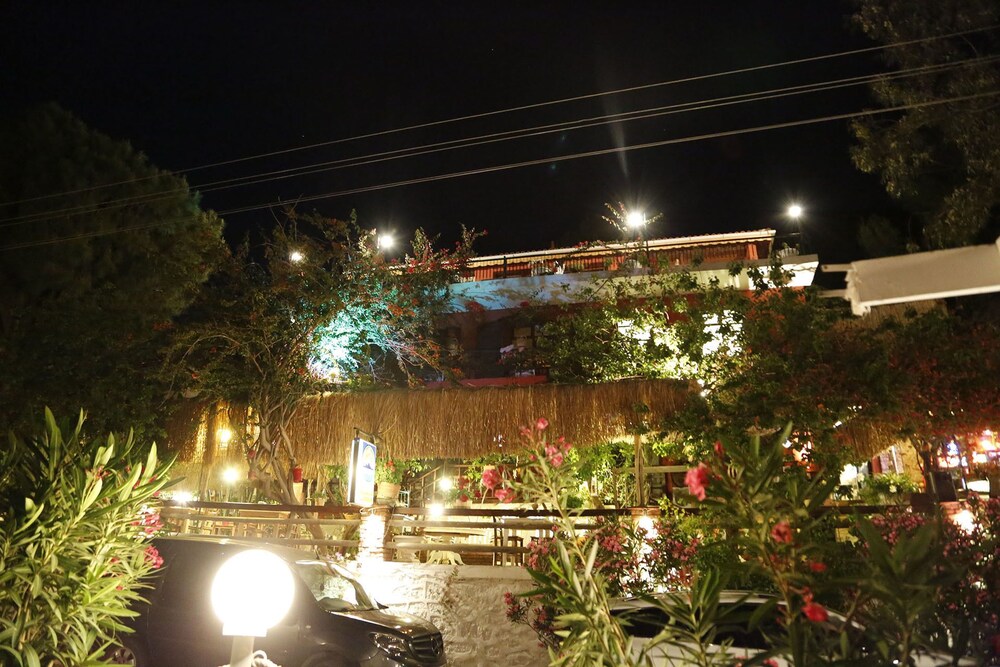 Bozburun Pembe Yunus Hotel — Marmaris