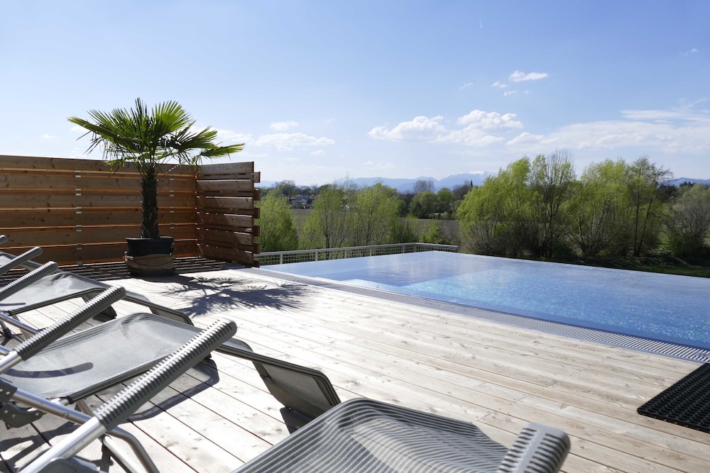 Grandhotel Niederösterreichischer Hof — 4-Star Luxury Hotel in Lanzenkirchen, Austria