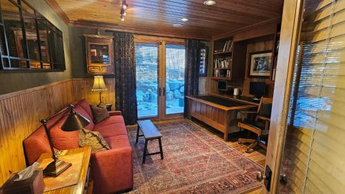 Three Peaks Mountain Lodge — 4-Star Luxury Hotel in Silverthorne, United States