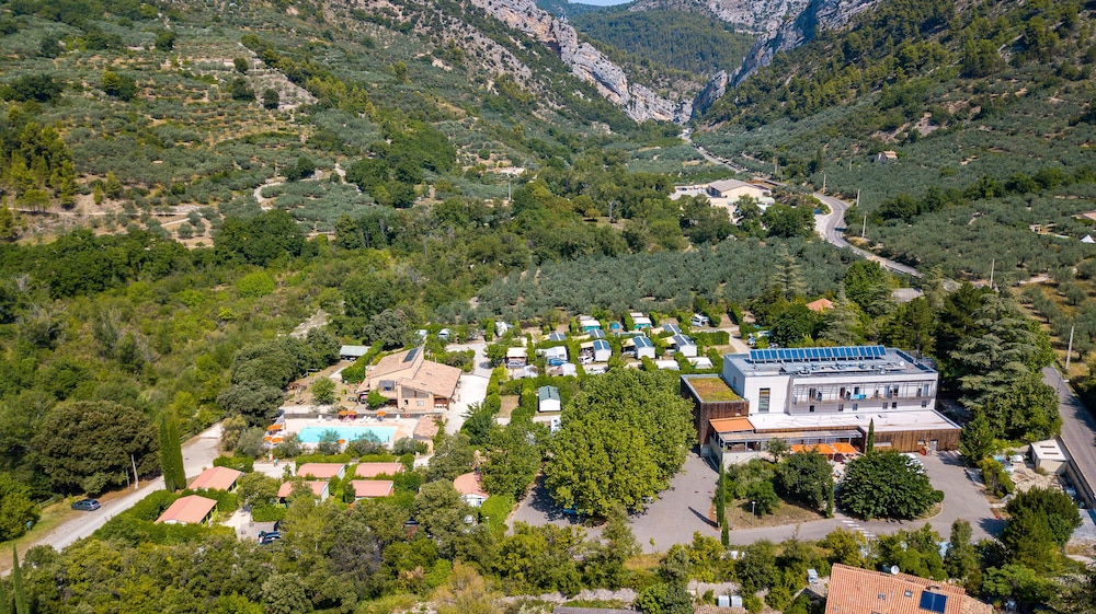 Village Vacances La Fontaine d'Annibal - carbon neutral hotel in Buis-Les-Baronnies